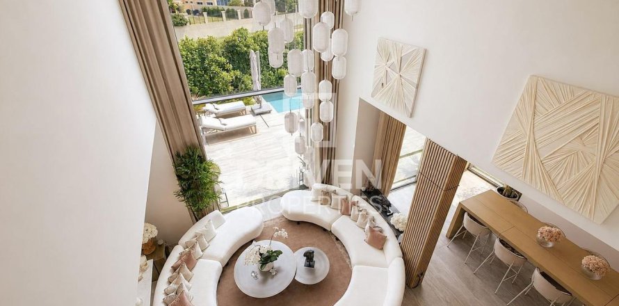 Villa à Jumeirah Islands, Dubai, 4 chambres, 1001.68 m², № 141102