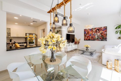 Adosado en Al Andalus, Jumeirah Golf Estates, Dubai, 2 dormitorios, 134.43 m², № 140666 - foto 4