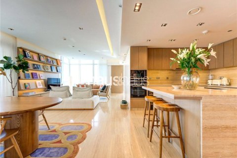 Apartment in The Views, Dubai 2 bedrooms, 130 sq.m. № 43777