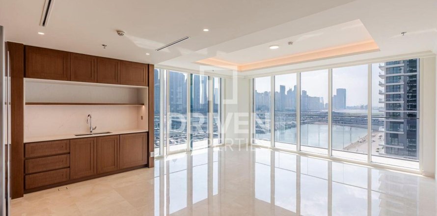 Apartment in EMAAR Beachfront, Dubai Harbour, Dubai 3 bedrooms, 178.19 sq.m. № 128771