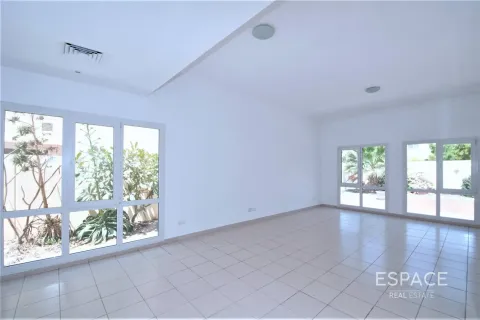 Villa à Meadows, Dubai, 4 chambres, 332 m², № 122371 - photo 12