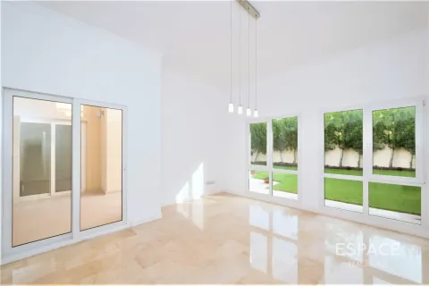 Villa à Meadows, Dubai, 4 chambres, 332 m², № 122371 - photo 6