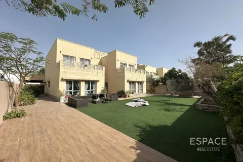 Villa in Meadows, Dubai 4 bedrooms, 332 sq.m. № 122371