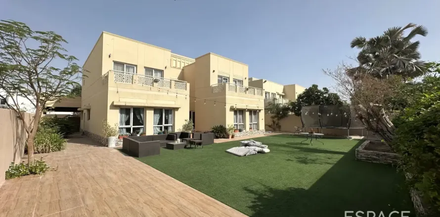 Villa à Meadows, Dubai, 4 chambres, 332 m², № 122371