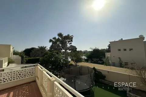 Villa à Meadows, Dubai, 4 chambres, 332 m², № 122371 - photo 2