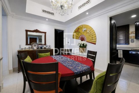 Apartment in Downtown Dubai (Downtown Burj Dubai), Dubai 2 bedrooms, 171.78 sq.m. № 138516 - photo 11