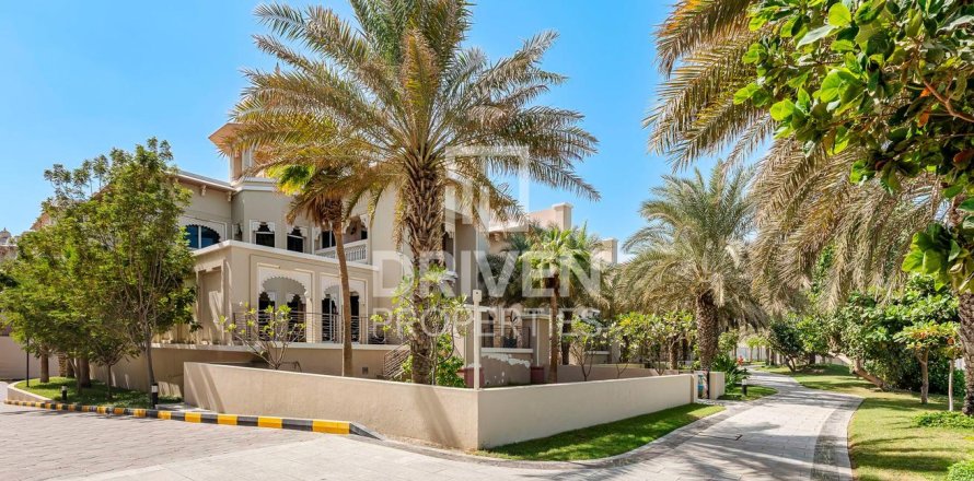 Вилла в The Crescent, Пальма Джумейра, Дубай, 4 спальни, 564.57м², № 138585
