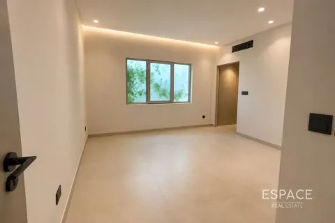 Villa en Meadows 1, Meadows, Dubai, 5 dormitorios, 325 m², № 122658 - foto 3