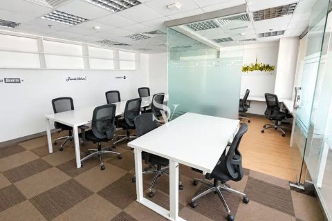 Снять в аренду офис в Mazaya Business Avenue, Джумейра Лейк Тауэрс, Дубай: 165м², № 113220 - фото 5