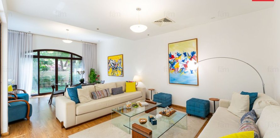 Adosado en Dubai, 4 dormitorios, 311.5 m², № 109878