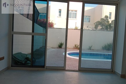 Villa in Sheikh Zayed Road, Dubai 4 bedrooms, 297.3 sq.m. № 8634 - photo 19