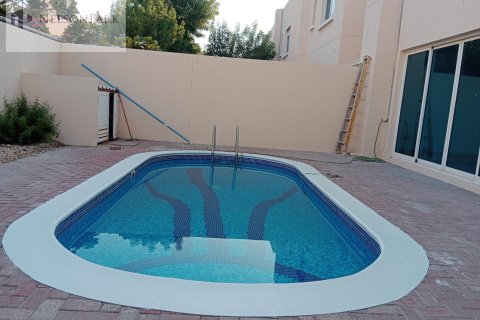Villa in Sheikh Zayed Road, Dubai 4 bedrooms, 297.3 sq.m. № 8634 - photo 21