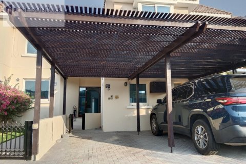 Villa in Sheikh Zayed Road, Dubai 4 bedrooms, 297.3 sq.m. № 8634