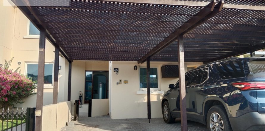 Villa in Sheikh Zayed Road, Dubai 4 bedrooms, 297.3 sq.m. № 8634