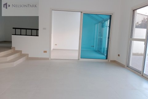 Villa in Sheikh Zayed Road, Dubai 4 bedrooms, 297.3 sq.m. № 8634 - photo 5
