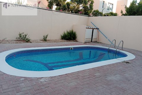 Villa in Sheikh Zayed Road, Dubai 4 bedrooms, 297.3 sq.m. № 8634 - photo 18