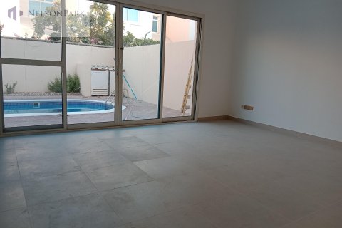 Villa in Sheikh Zayed Road, Dubai 4 bedrooms, 297.3 sq.m. № 8634 - photo 6