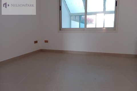 Villa in Sheikh Zayed Road, Dubai 4 bedrooms, 297.3 sq.m. № 8634 - photo 16