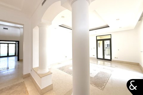 Villa à Palm Jumeirah, Dubai, 6 chambres, 465 m², № 91529 - photo 28