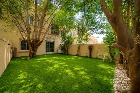 Villa in Springs 12, The Springs, Dubai 2 bedrooms, 153 sq.m. № 122271