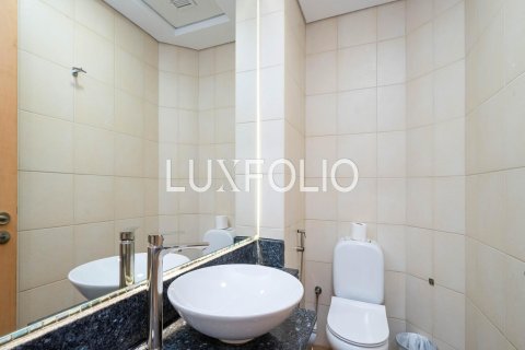 Снять в аренду квартиру в Shoreline Apartments, Пальма Джумейра, Дубай: 2 спальни, 145м², № 46255 - фото 18