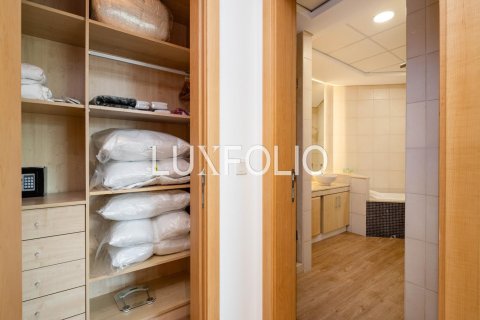 Снять в аренду квартиру в Shoreline Apartments, Пальма Джумейра, Дубай: 2 спальни, 145м², № 46255 - фото 21