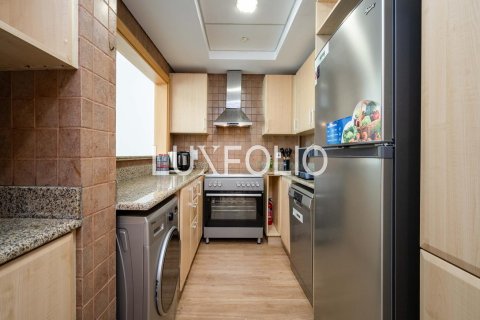 Снять в аренду квартиру в Shoreline Apartments, Пальма Джумейра, Дубай: 2 спальни, 145м², № 46255 - фото 14