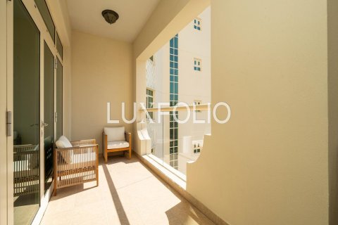 Снять в аренду квартиру в Shoreline Apartments, Пальма Джумейра, Дубай: 2 спальни, 145м², № 46255 - фото 2