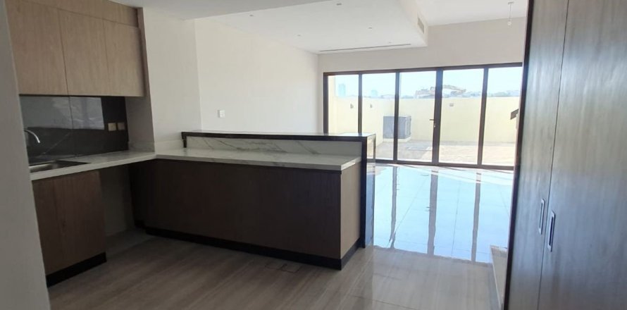 Townhouse in Dubai 4 bedrooms, 180 sq.m. № 139258