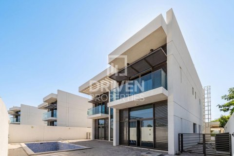 Снять в аренду виллу в District One, Мохаммед Бин Рашид Сити, Дубай: 4 спальни, 744.8м², № 128311 - фото 3