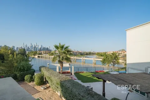 Villa in Jumeirah Islands, Dubai 5 bedrooms, 604 sq.m. № 122926 - photo 19