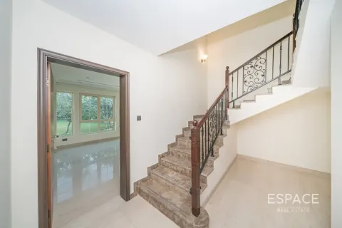 Villa in Jumeirah Islands, Dubai 5 bedrooms, 604 sq.m. № 122926 - photo 3
