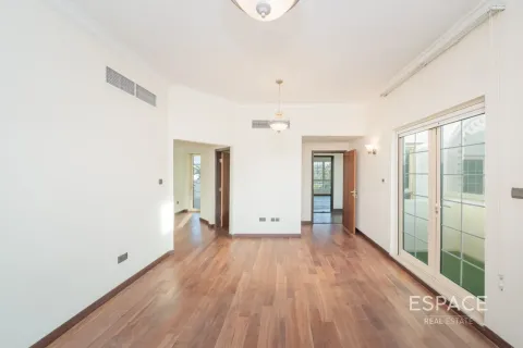 Villa in Jumeirah Islands, Dubai 5 bedrooms, 604 sq.m. № 122926 - photo 13