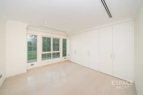 Villa in Jumeirah Islands, Dubai 5 bedrooms, 604 sq.m. № 122926 - photo 6