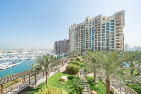 Apartment in Palm Jumeirah, Dubai 2 bedrooms, 180 sq.m. № 122924