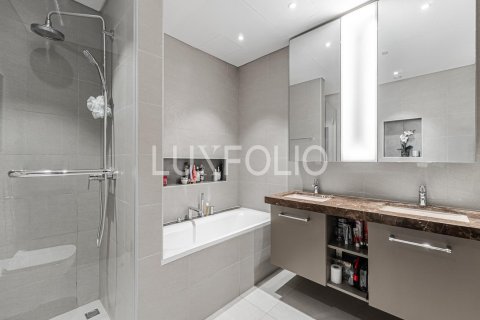 Apartment in BLVD Heights, Downtown Dubai (Downtown Burj Dubai), Dubai 2 bedrooms, 146 sq.m. № 46161 - photo 19