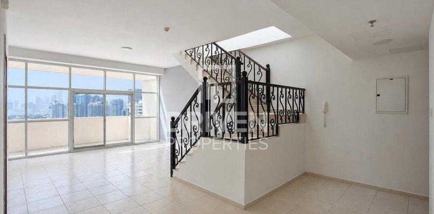 Apartment in Royal Residence, Dubai Sports City, Dubai 3 bedrooms, 240.62 sq.m. № 140013