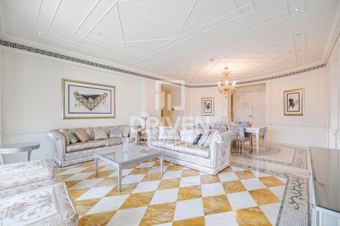 Снять в аренду квартиру в Palazzo Versace, Culture Village, Дубай: 3 спальни, 208.01м², № 128419 - фото 2