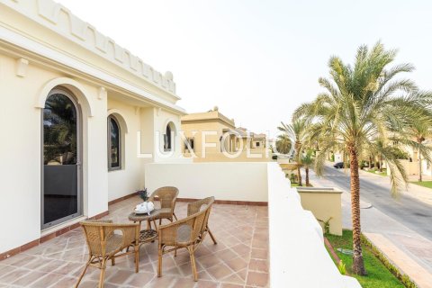 Снять в аренду виллу в Garden Homes, Пальма Джумейра, Дубай: 4 спальни, 622м², № 46363 - фото 24