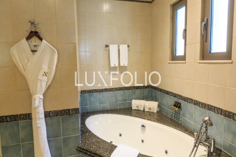 Снять в аренду виллу в Garden Homes, Пальма Джумейра, Дубай: 4 спальни, 622м², № 46363 - фото 12