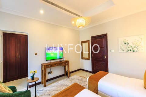 Снять в аренду виллу в Garden Homes, Пальма Джумейра, Дубай: 4 спальни, 622м², № 46363 - фото 15