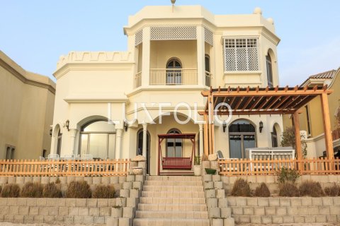 Снять в аренду виллу в Garden Homes, Пальма Джумейра, Дубай: 4 спальни, 622м², № 46363 - фото 3