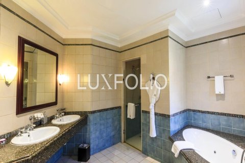 Снять в аренду виллу в Garden Homes, Пальма Джумейра, Дубай: 4 спальни, 622м², № 46363 - фото 23