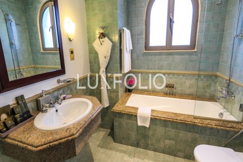 Снять в аренду виллу в Garden Homes, Пальма Джумейра, Дубай: 4 спальни, 622м², № 46363 - фото 28