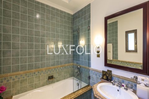 Снять в аренду виллу в Garden Homes, Пальма Джумейра, Дубай: 4 спальни, 622м², № 46363 - фото 20