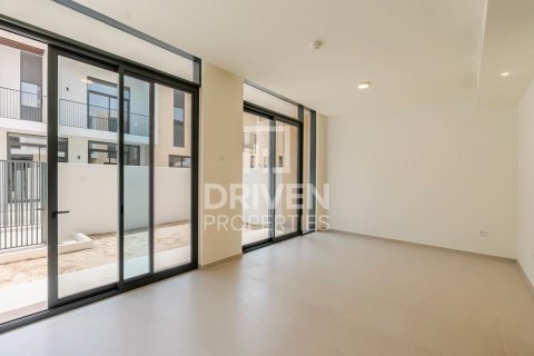Villa en EMAAR South, Dubai South (Dubai World Central), Dubai, 3 dormitorios, 137.78 m², № 140998 - foto 2