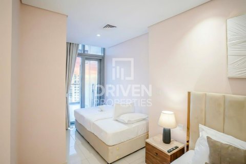 Appartement à Paramount Tower Hotel & Residences, Business Bay, Dubai, 2 chambres, 122.72 m², № 136670 - photo 9