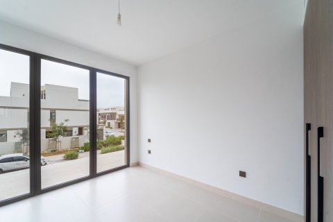 Villa in Dubai Sports City, Dubai 4 bedrooms, 269 sq.m. № 139669 - photo 13