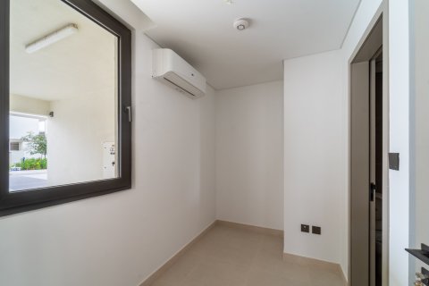 Villa in Dubai Sports City, Dubai 4 bedrooms, 269 sq.m. № 139669 - photo 10