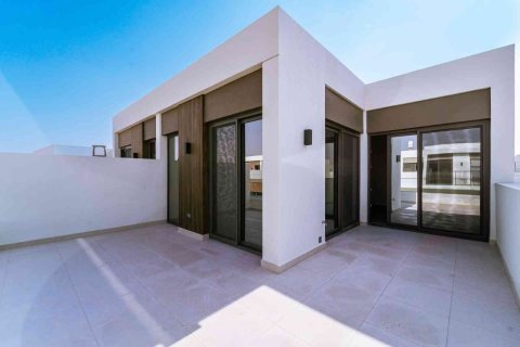 Villa in Dubai Sports City, Dubai 4 bedrooms, 269 sq.m. № 139669 - photo 24